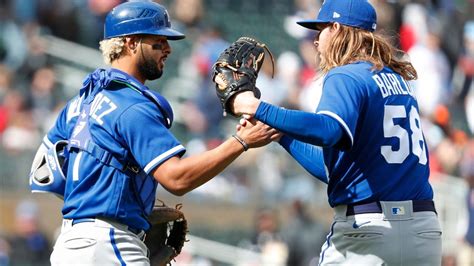 Royals win 3-2 on wild pitch, ending 9-game skid at Twins